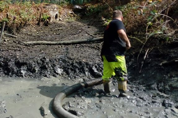 Saugbagger Bad Soden - Regenrückhaltebecken