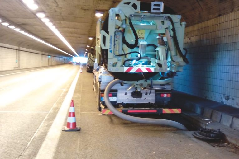Saugbagger Bad Soden - Tunnel- und Gleisbau